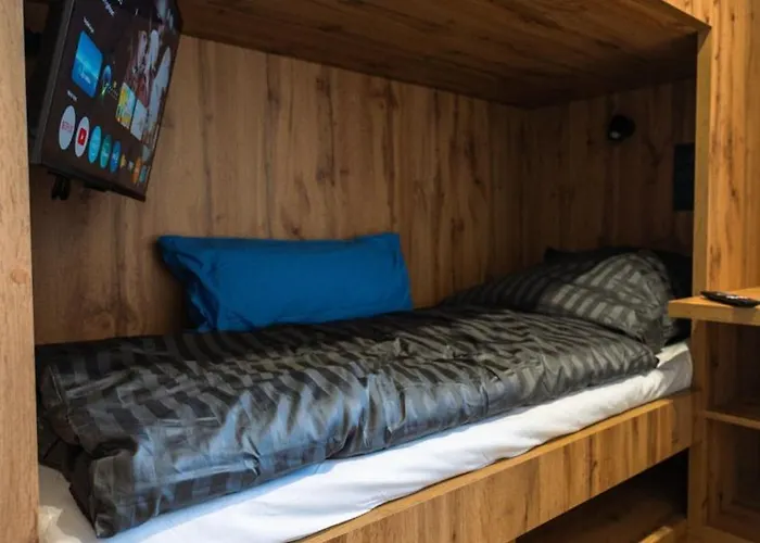 Apartment Thesnoozzze Boardinghouse Winsen - Monteur